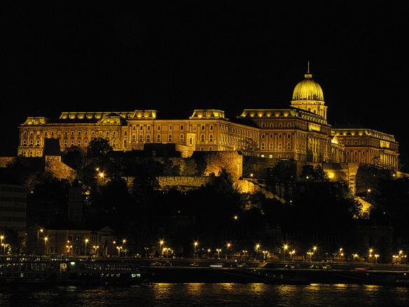 schloss%20nachts%20bud.jpg